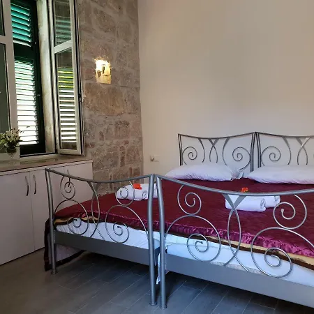 Apartment Meri شقة